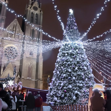 Încarcă imaginea în vizualizatorul Galerie, NOU - PACHET 1+1 GRATIS: Instalatie De Craciun, Cu Incarcare Solara, 700 LED-uri Mari, Alb Rece, 70 m Lungime