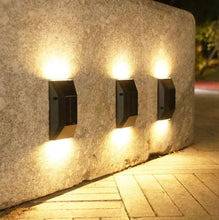 Încarcă imaginea în vizualizatorul Galerie, NOU - Set 2 Lampi Solare De Perete, 6 LED-uri Puternice si Senzor Crepuscular, Rezistente la Intemperii