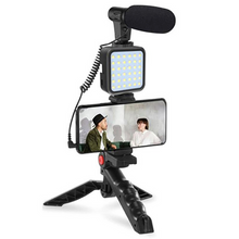 Încarcă imaginea în vizualizatorul Galerie, NOU - Pachet Pentru Vlogging Sau Streaming, Cu Microfon, Lumina LED Si Suport Telefon, Telecomanda Inclusa