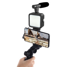 Încarcă imaginea în vizualizatorul Galerie, NOU - Pachet Pentru Vlogging Sau Streaming, Cu Microfon, Lumina LED Si Suport Telefon, Telecomanda Inclusa