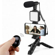 Încarcă imaginea în vizualizatorul Galerie, NOU - Pachet Pentru Vlogging Sau Streaming, Cu Microfon, Lumina LED Si Suport Telefon, Telecomanda Inclusa