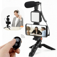 Încarcă imaginea în vizualizatorul Galerie, NOU - Pachet Pentru Vlogging Sau Streaming, Cu Microfon, Lumina LED Si Suport Telefon, Telecomanda Inclusa