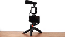 Încarcă imaginea în vizualizatorul Galerie, NOU - Pachet Pentru Vlogging Sau Streaming, Cu Microfon, Lumina LED Si Suport Telefon, Telecomanda Inclusa
