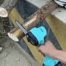 Încarcă imaginea în vizualizatorul Galerie, NOU - PACHET PROMO: Mini Fierastrau Electric Cu 2x Acumulatori + 1x Lant + 1x Lama, 6 Inch+ Incarcator