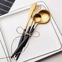 Încarcă imaginea în vizualizatorul Galerie, -- Set 24 tacamuri DeLuxe Auriu/Negru, 28.3 x 14.7 x 4.5 cm