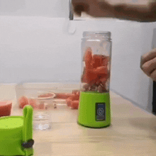 Încarcă imaginea în vizualizatorul Galerie, NOU - Mini Blender Electric Portabil Cu 6 Lame, Incarcare Prin USB, Capacitate 380ml, Verde

